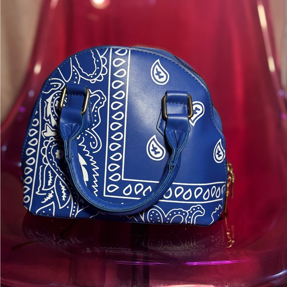 Gorgeous Blue Bandana Print handbag💙 perfect condition, super cute! - Picture 8 of 10